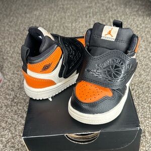 Nike Kids' Black and Orange Sneakers